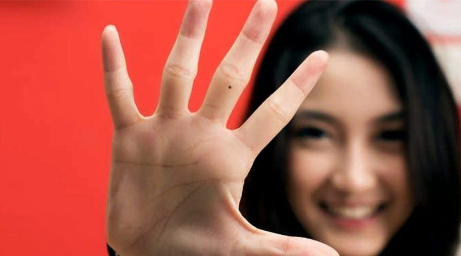 Mole on Right Hand: Know its Significance