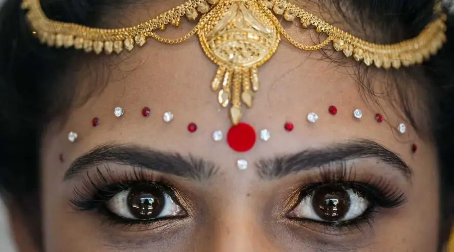 Know the Significance of Bindi in Hindu Tradition | A Detailed Insight