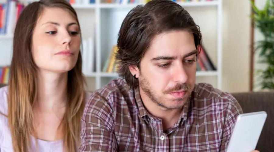 Are you Dating an Obsessive Boyfriend? These signs will HELP You Recognize It