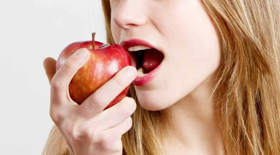 The Best and Worst time to Eat an APPLE? This is What Ayurveda Says