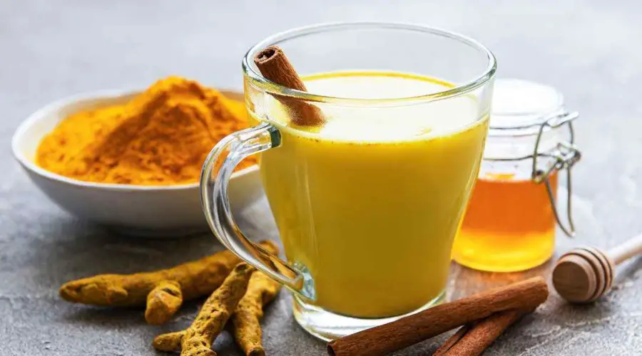 World’s Most Powerful Natural Antibiotics: Honey and Turmeric