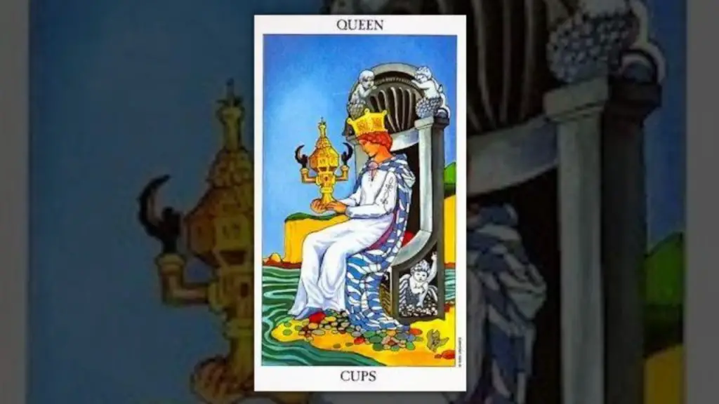 The Queen of Cups Tarot Card Description