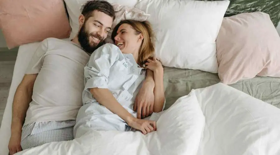 4 Zodiac Signs Who Love Pillow Talk With Their Partner