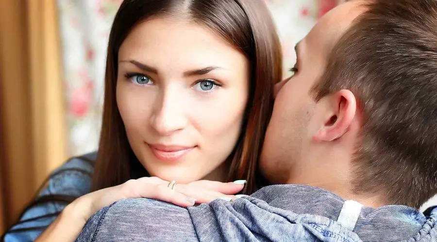 How Does a Capricorn Woman Flirt? – Know these 4 Subtle Clues