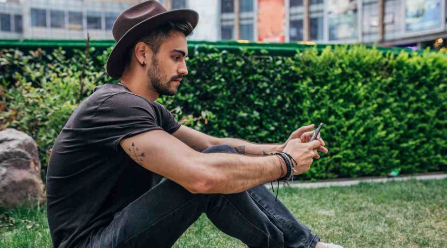 How To Text A Pisces Man – A Complete Guide
