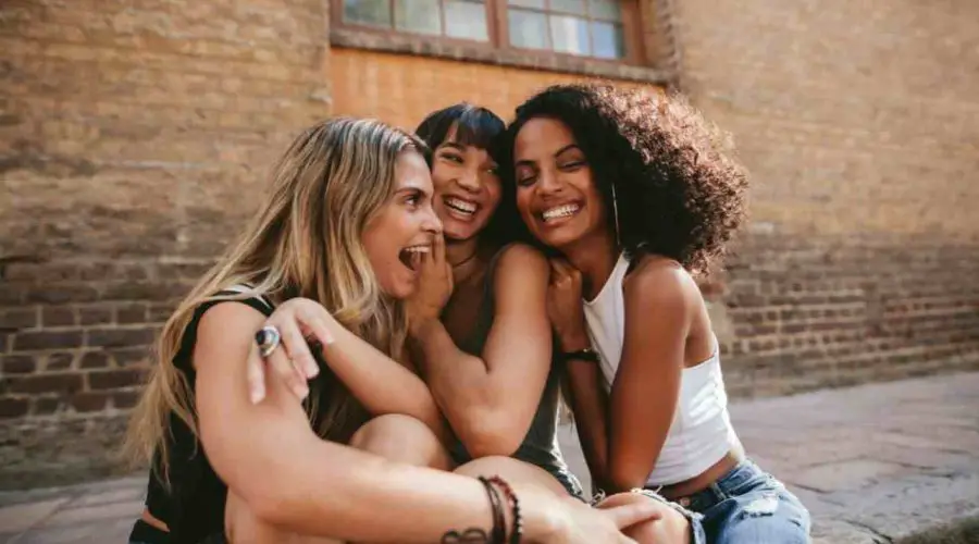 These Zodiac Signs Love To Take Care of Their Friends