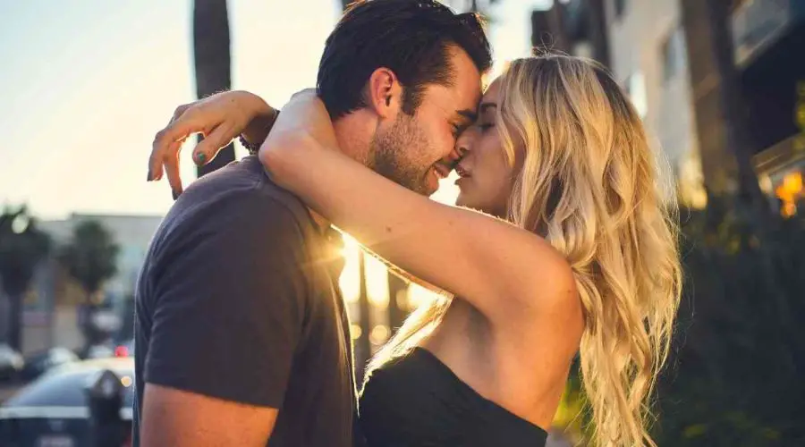 These Zodiac Signs Are The Best Kisser In 2024