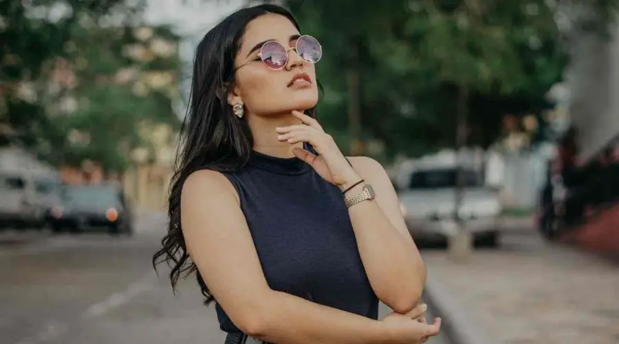 These Zodiac Signs Are Obsessed To Black Colour